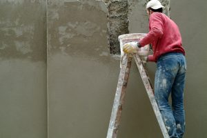 Betonmauer verputzen