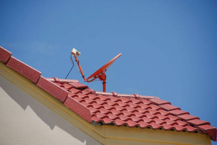 Dachziegel Satellitenschüssel