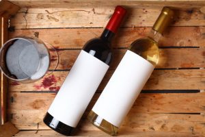 Weißwein gegen Rotweinflecken