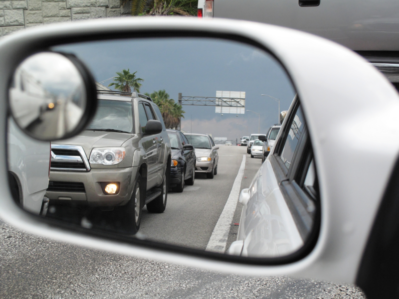 Korrekte Spiegeleinstellung minimiert toten Winkel beim Auto