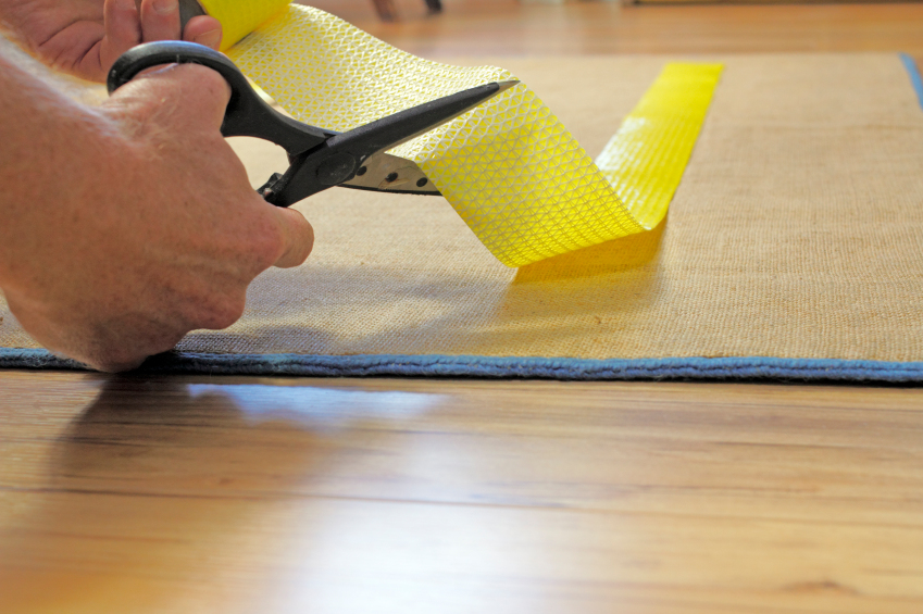 Teppich rutschfest machen: Mit diesem Trick klappt's garantiert – Outlet- Teppiche
