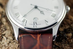 Zerkratztes Uhrenglas aus Mineralglas