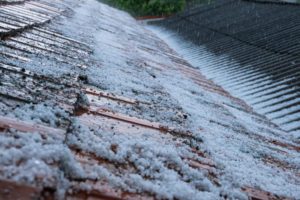 dachfenster-vor-hagelschlag-schuetzen