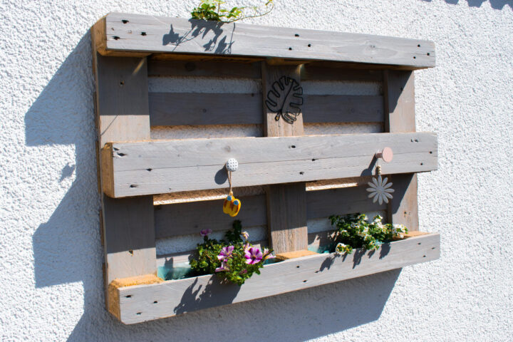 Holzplatte an der Wand befestigen » So gelingt's