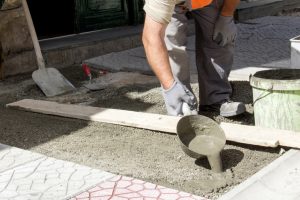 gehwegplatten-in-beton-verlegen