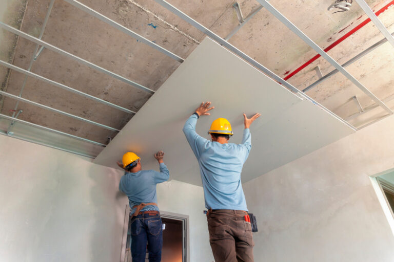 Gipskartonplatten an der Decke anbringen » So geht’s