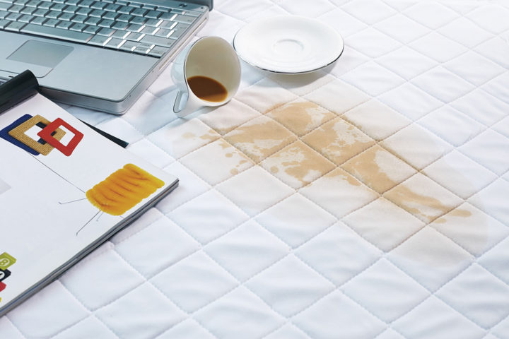 kaffeeflecken-aus-matratze-entfernen