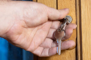 Einen abgebrochenen Schlüssel aus einem Zündschloss entfernen – wikiHow