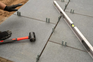 terrassenplatten-beton-oder-feinsteinzeug