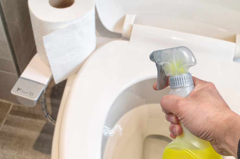 Toilettendeckel reinigen » So wird er richtig sauber