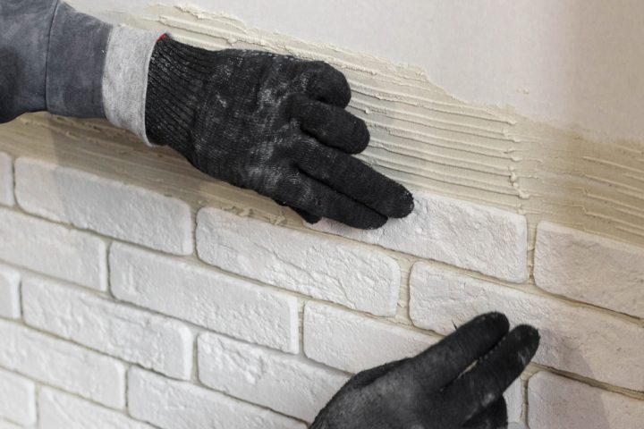 Holzplatte an die Wand befestigen » So geht's richtig